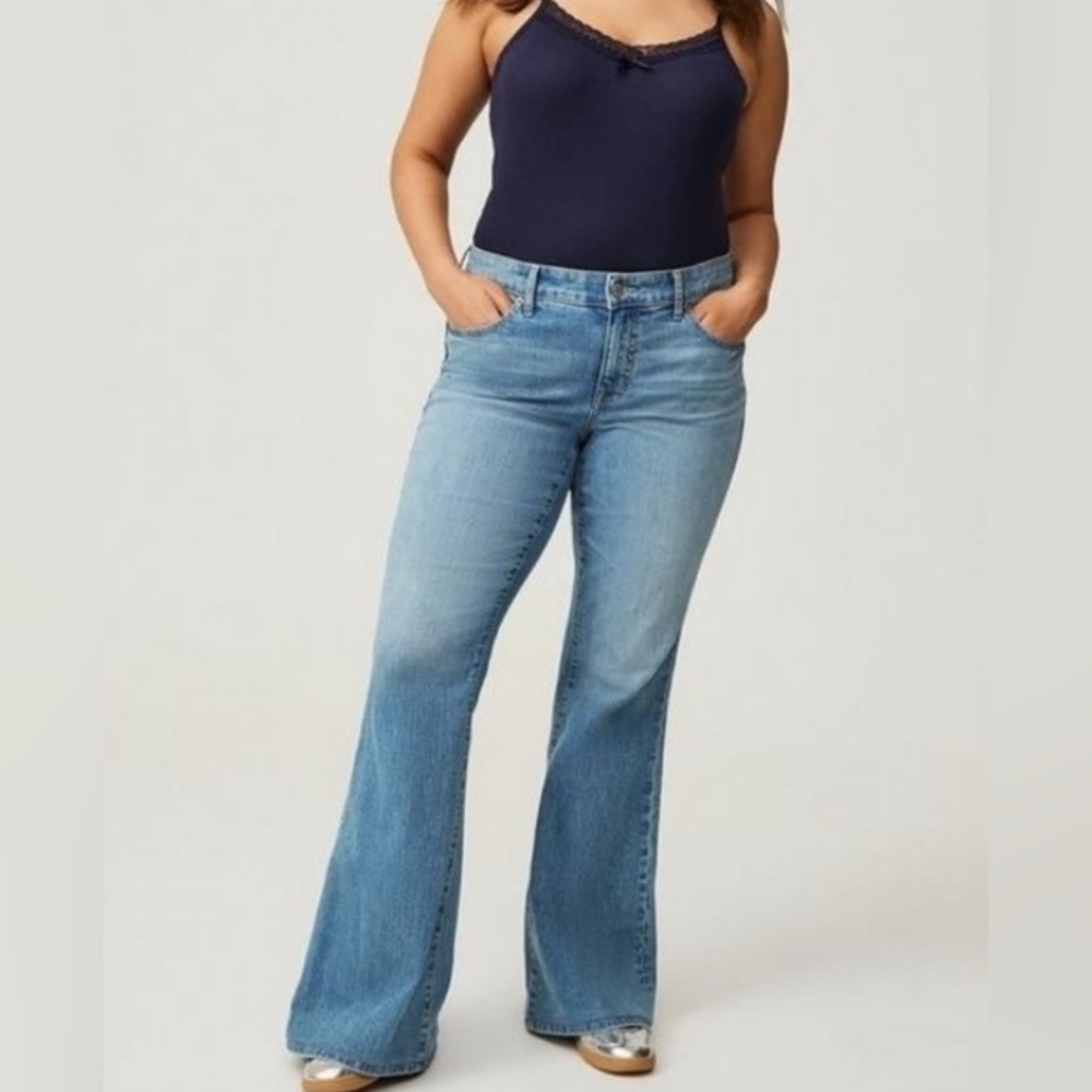 Torrid Perfect Super Flare vintage stretch jeans 20S tummy control - Picture 2 of 10
